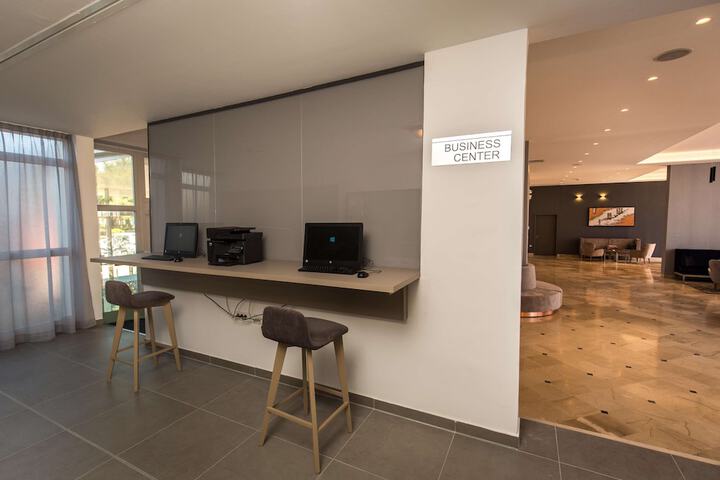 Business Center 69 of 91