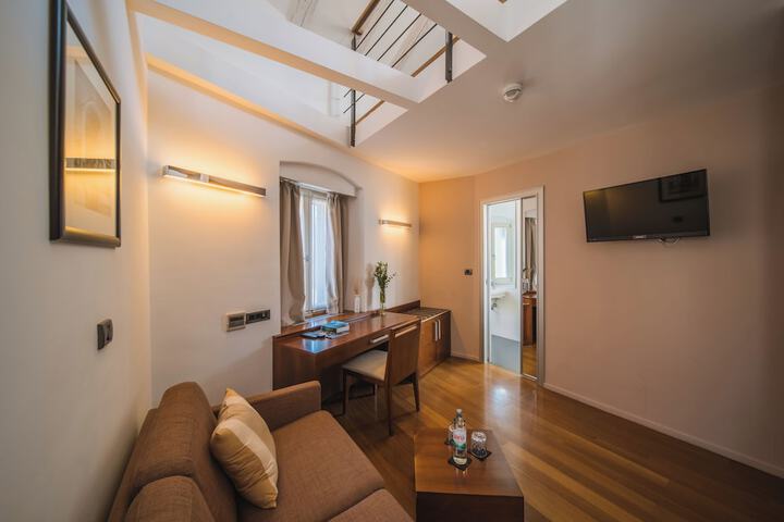 Room 14 of 65