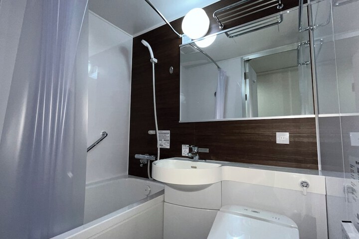 Room 5 of 10