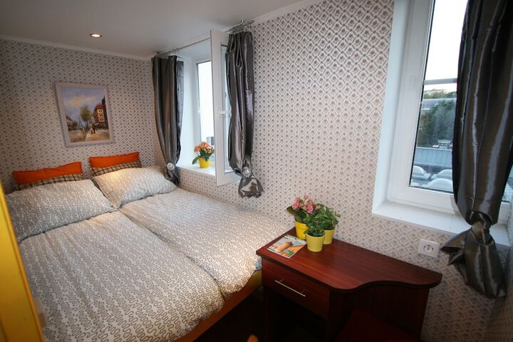 Room 4 of 84