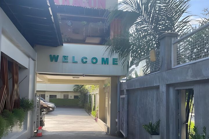 Exterior of The Paragon Hotel & Restaurant