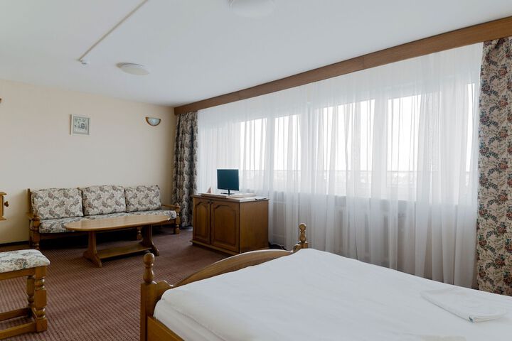 Room 6 of 51