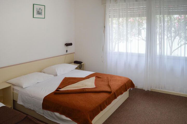 Room 7 of 44