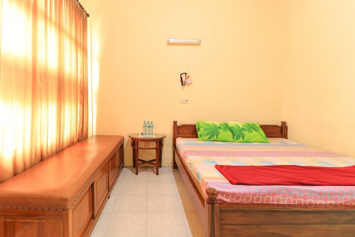 Room 11 of 33