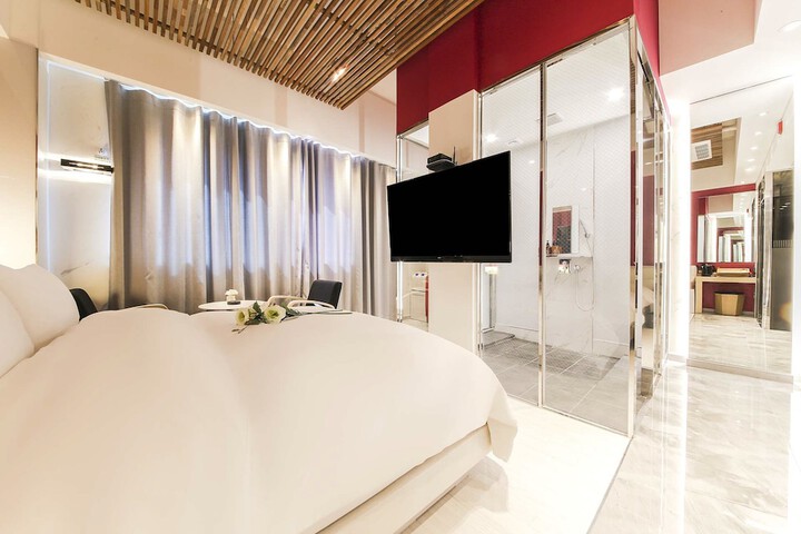 Room 17 of 74