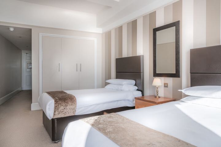 Room 12 of 64