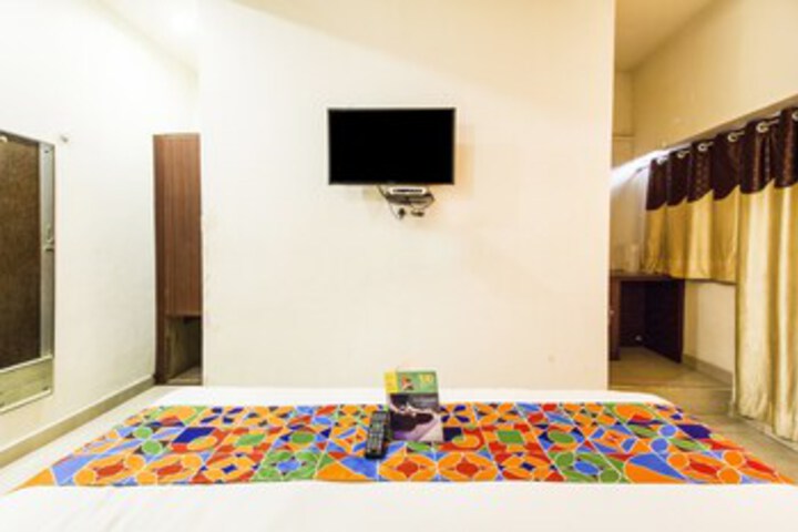 Room 10 of 18