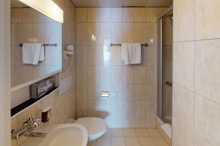 Room 35 of 53