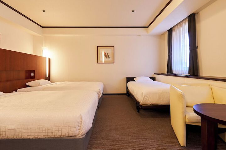 Room 28 of 75
