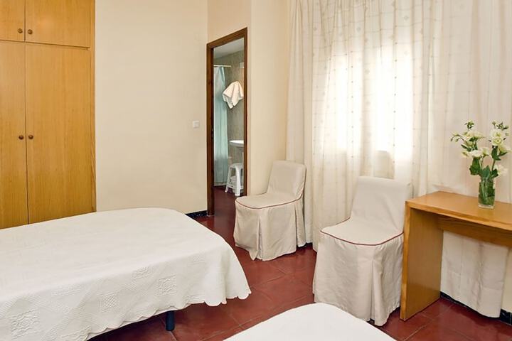 Room 4 of 17
