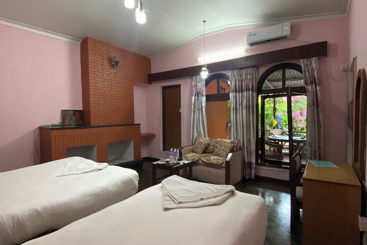 Room 6 of 35