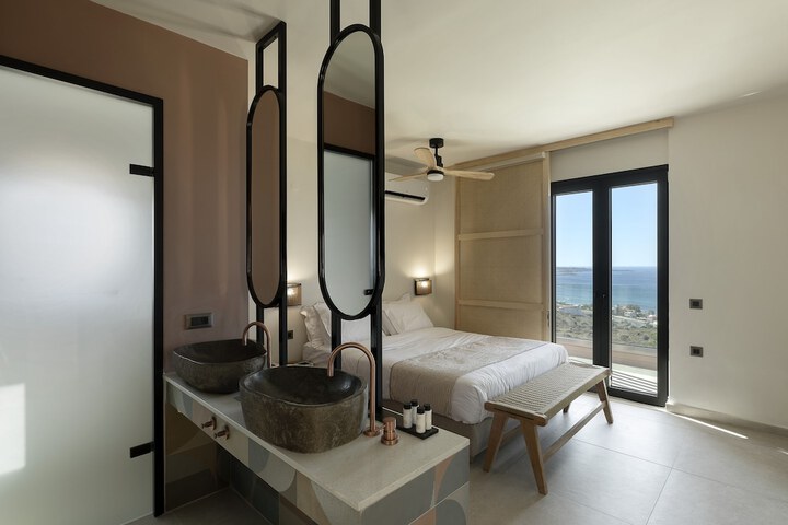 Room 32 of 189