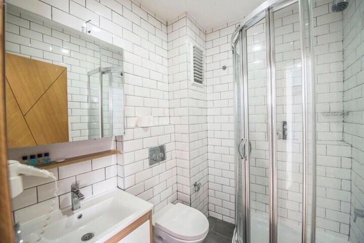 Room 15 of 21