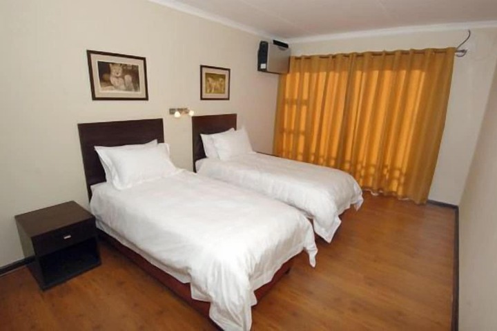 Room 4 of 10