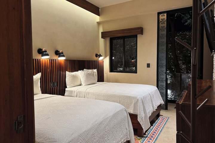 Room 28 of 160