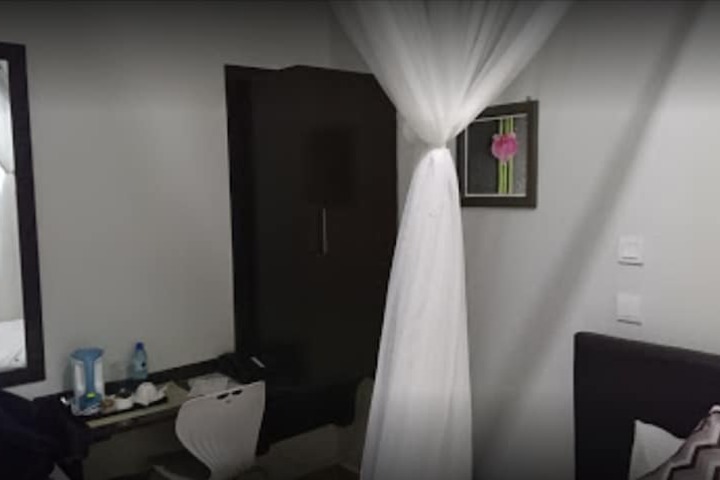 Room 8 of 25