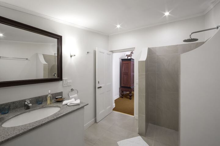 Room 12 of 28