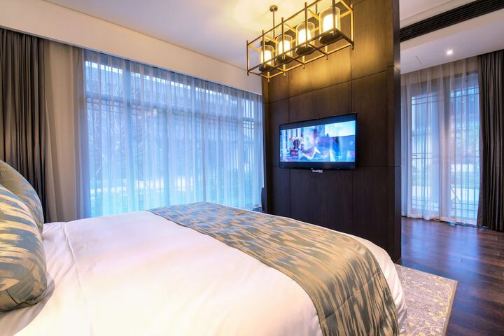Room 17 of 46