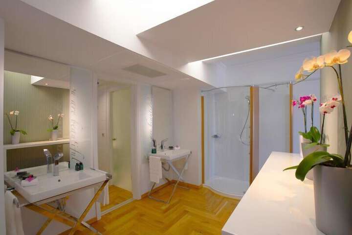 Room 43 of 117
