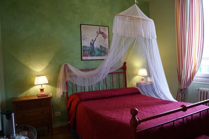Room 4 of 40