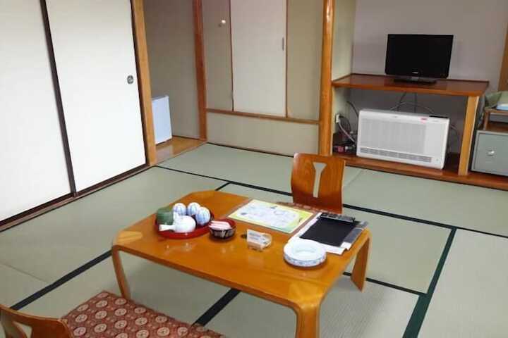 Room 12 of 41