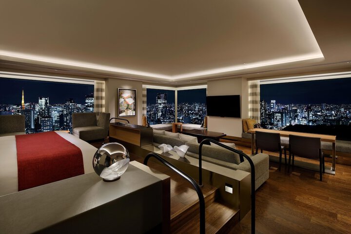 Room 30 of 200