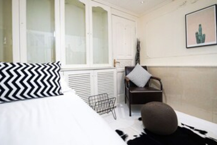 Room 12 of 36