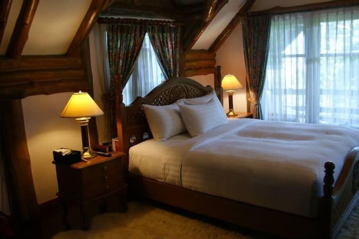 Room 6 of 24