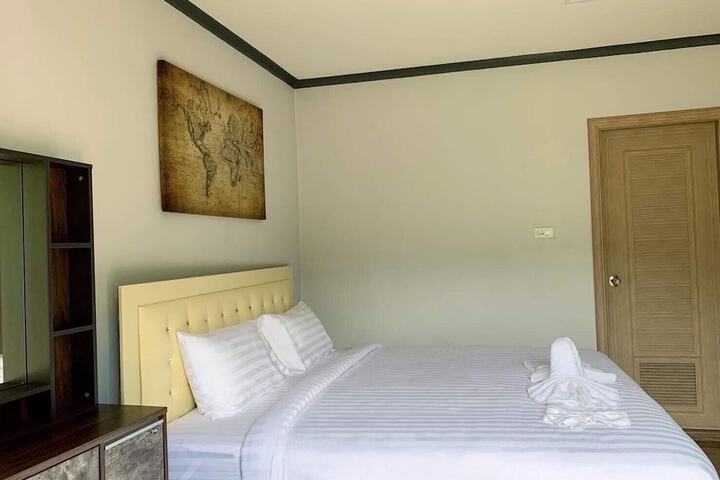 Room 4 of 36