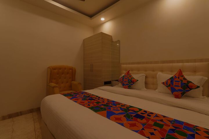 Room 11 of 38