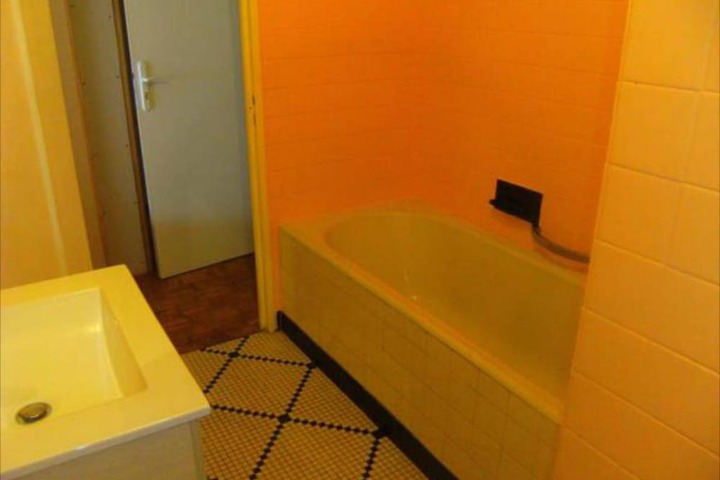 Room 9 of 12