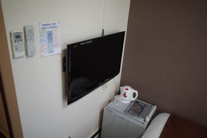 Room 9 of 28