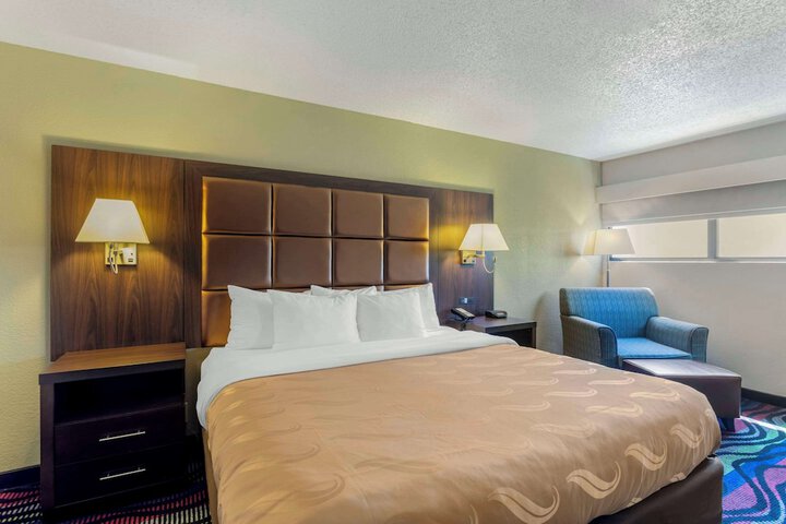 1 King Bed (18 of 21)