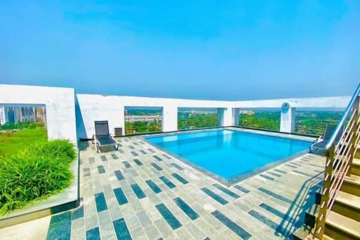 Pool 33 of 44
