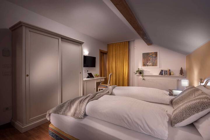 Room 9 of 78