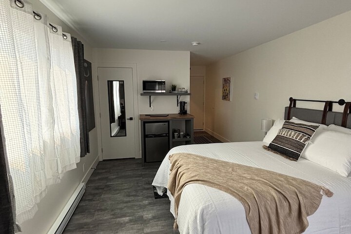 Room 2 of 37