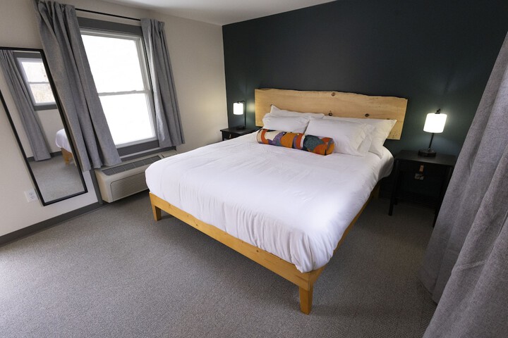 Standard Studio 1 King Bed Courtyard View (13 of 26)