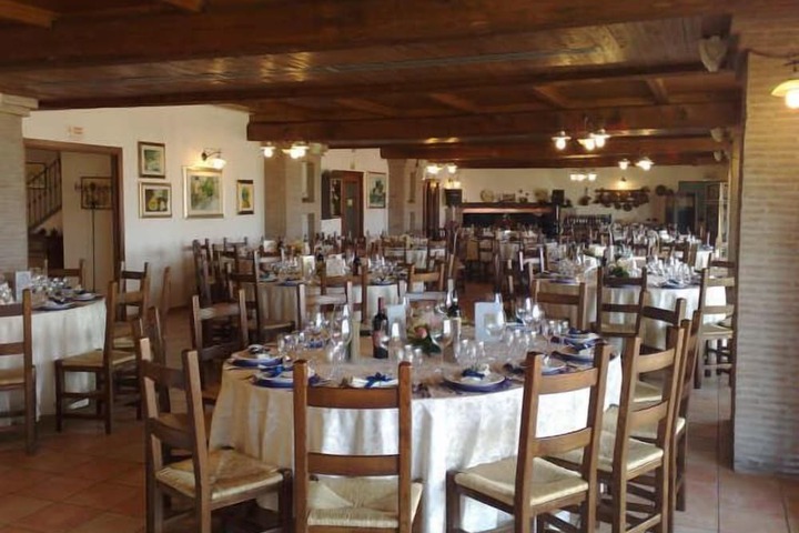 Ballroom/Hall 31 of 60