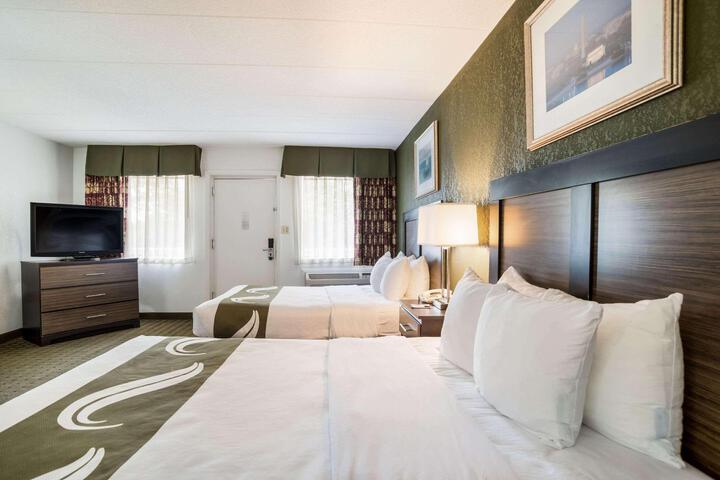 2 Queen Beds (1 of 19)