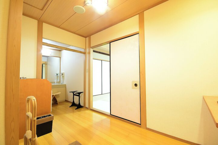 Room 16 of 68