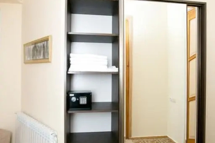 Room 2 of 2