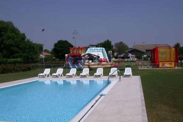 Pool 17 of 33