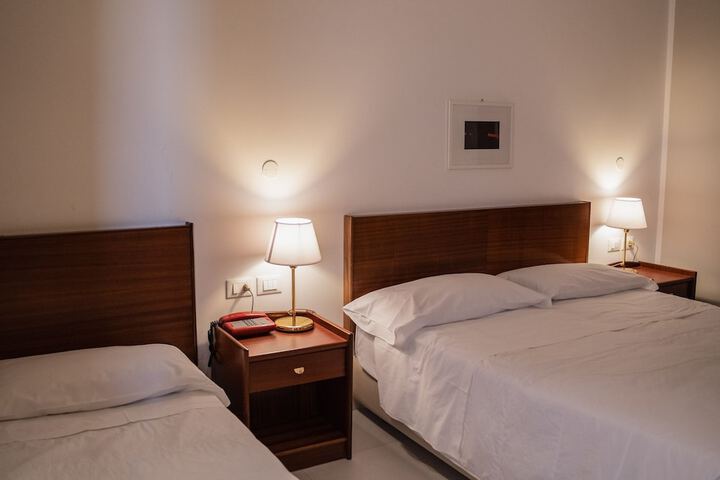 Room 18 of 32