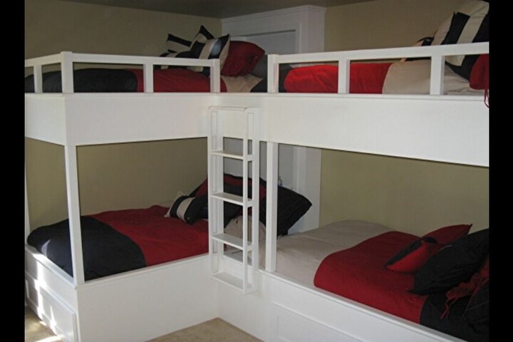 Room 4 of 10