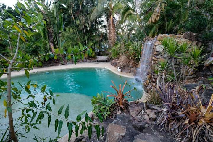 Pool 14 of 25