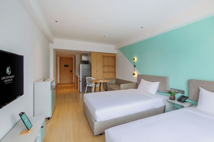 Room 10 of 48