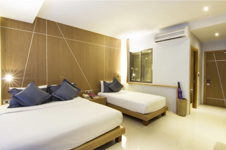 Room 4 of 112