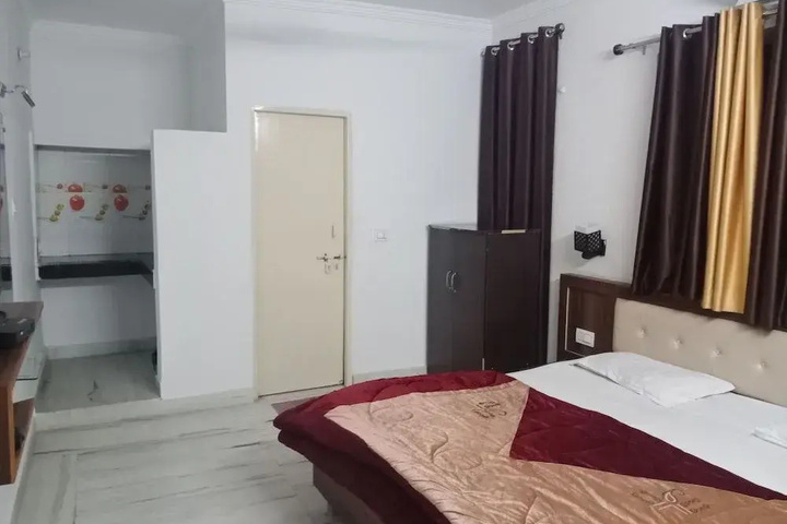 Room 2 of 19