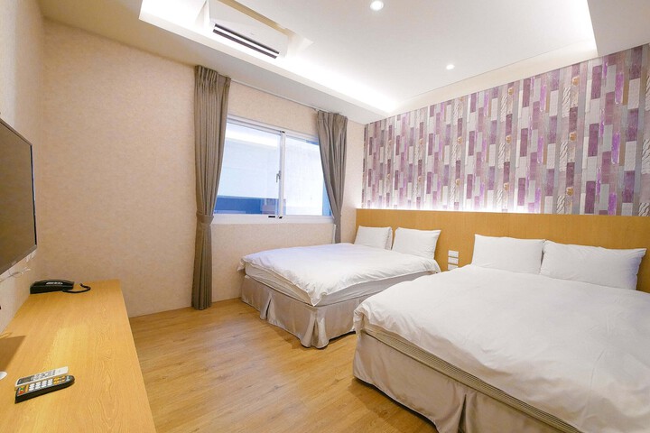Room 10 of 29