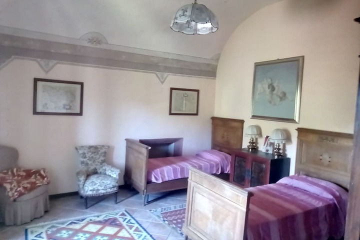 Room 27 of 32